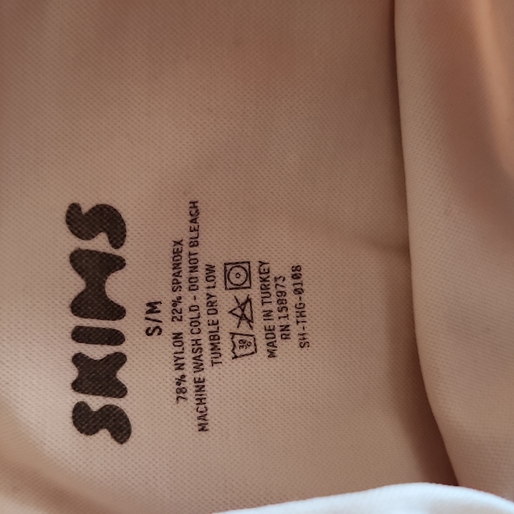 Skims - Picture 3 of 5